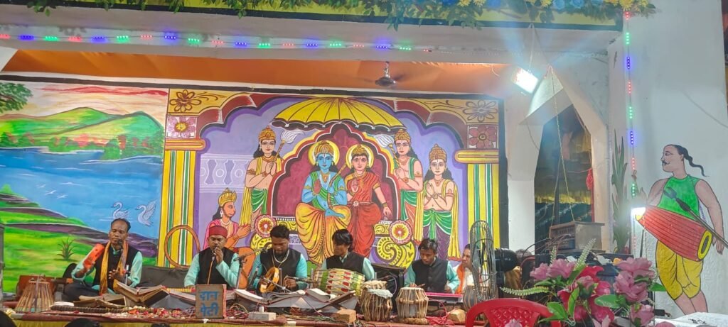 कोटेतरा के नवधा रामायण में जुट रही भक्तों की भीड़